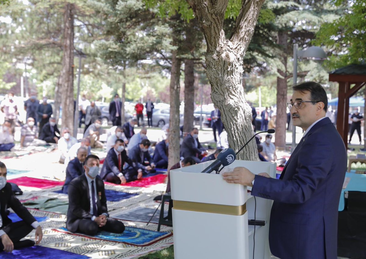 fatih_donmez's tweet photo. Bugün, 15 Temmuz şehitlerimizi,  gazilerimizle birlikte dualarla andık. 

Şehitlerimizin manevi miraslarına sahip çıkmayı sürdüreceğiz.

Türkiye’nin enerjisi darbelere geçit vermez. 🇹🇷

#MilletinEnerjisi #MilletinZaferi https://t.co/KOu2HZg4wD