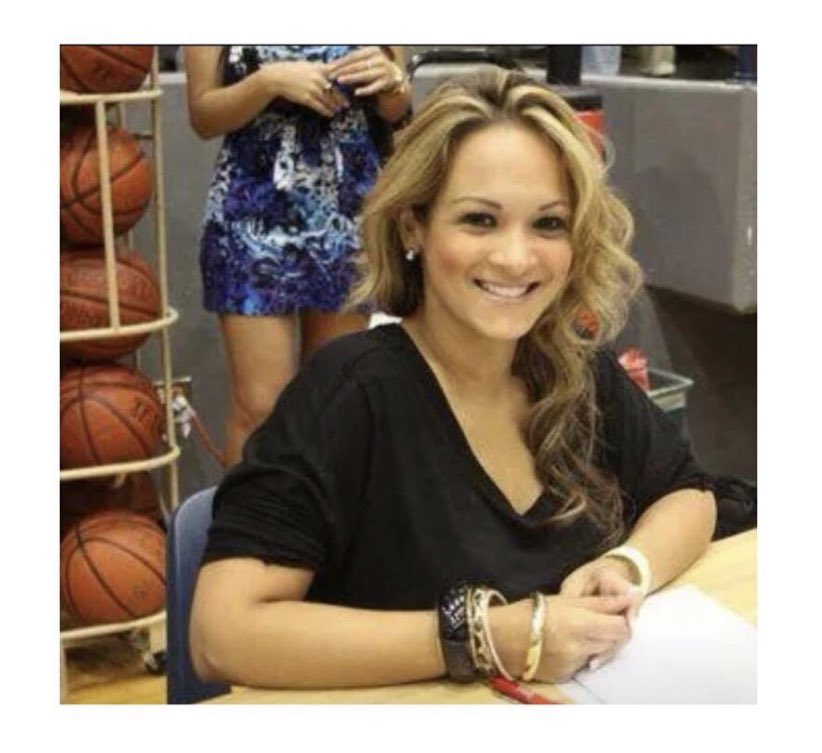 NinaZDallas's tweet photo. Evolving through adversity and the many challenges that come along w/ being a woman, working in sports. 

I wasn’t allowed to sit at their table, so I built my own....and now we’re ALL EATING 👌🏽💞

#SupportWomenInSports  #SportsBiz #NinaZ #WomanWithPurpose https://t.co/bdHUOAivmN
