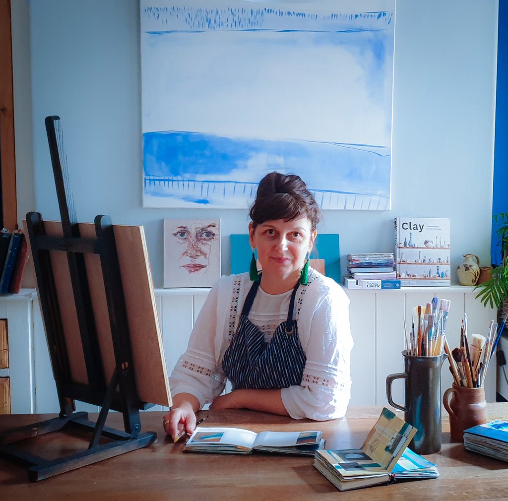 Charleshutchpr1's tweet photo. Lockdown stirs York gallery director Ails McGee to go down to the sea again…in her return to painting.
Full story at https://t.co/nQQqXBUuaQ
@according2mcgee #AilsMcGee #GregMcGee #FreyaHorsley #DavidBaumforth https://t.co/sbbc5vmZfg