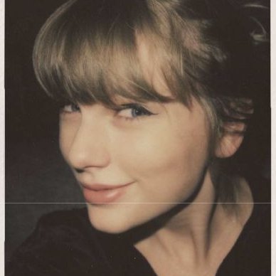 Taylor Swift and Lisa from BlackPink same energyA Thread