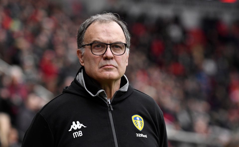 Footballtweet's tweet photo. OFFICIAL: LEEDS UNITED ARE BACK IN THE PREMIER LEAGUE! https://t.co/AKnFcNQ7GB