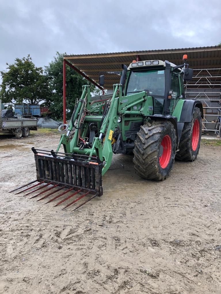 Vantage_Ire's tweet photo. A mint #Fendt 716 in County Meath, getting the Trimble treatment. Fitted with a #GFX750, NAV 900 and #EZPilotPro retrofit steering system. Also fitted was a remote coverage switch to map coverage and area covered off the implement lift. https://t.co/e5vUJJpxbc