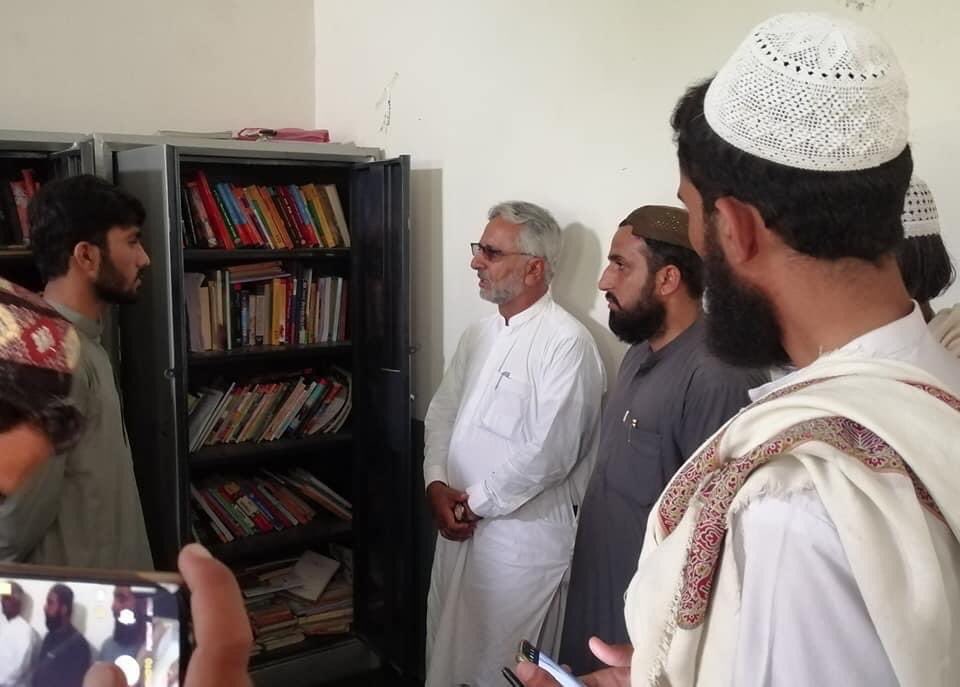 NallPublic's tweet photo. نال
مشہور کالم نگار و شاعر محترم ندیم گرگناڑی،  ،
 کا پبلک لائبریری نال آمد
اس موقع پر طلباءرابطہ کمیٹی کے رہنماء وحید امان قلندرانی ،حافظ علی حسن سمالانی اور حافظ عبدالغنی موجود تھے #PublicLibraryNall https://t.co/s860R69NED