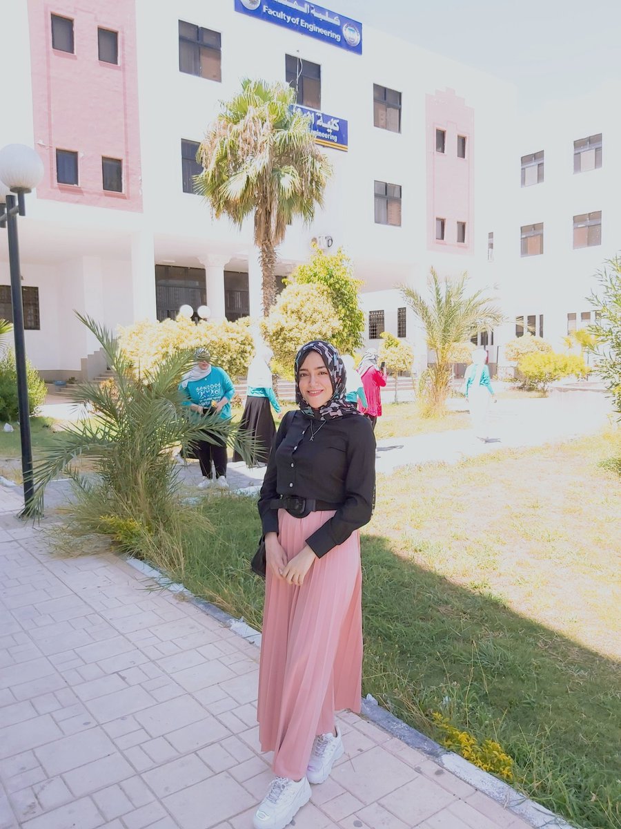Amanyma22's tweet photo. ال5سنين هندسه خلصو الا مشروع 🤭♥️🎓 https://t.co/5AfEqw2wid