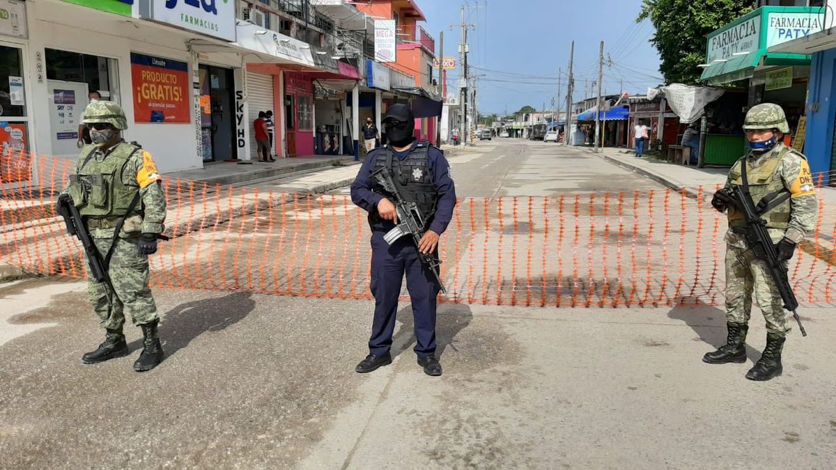 VickyRasgado84's tweet photo. Gracias a todos los compañeros que hicieron posible la limpieza de nuestro centro de V.Cuichapa en #Moloacán. Gracias también  a nuestro Glorioso Ejército Mexicano @SEDENAmx que con el #PlanDNIII nos apoya a promover la salud y la participación ciudadana. https://t.co/aCLi1CrrKS