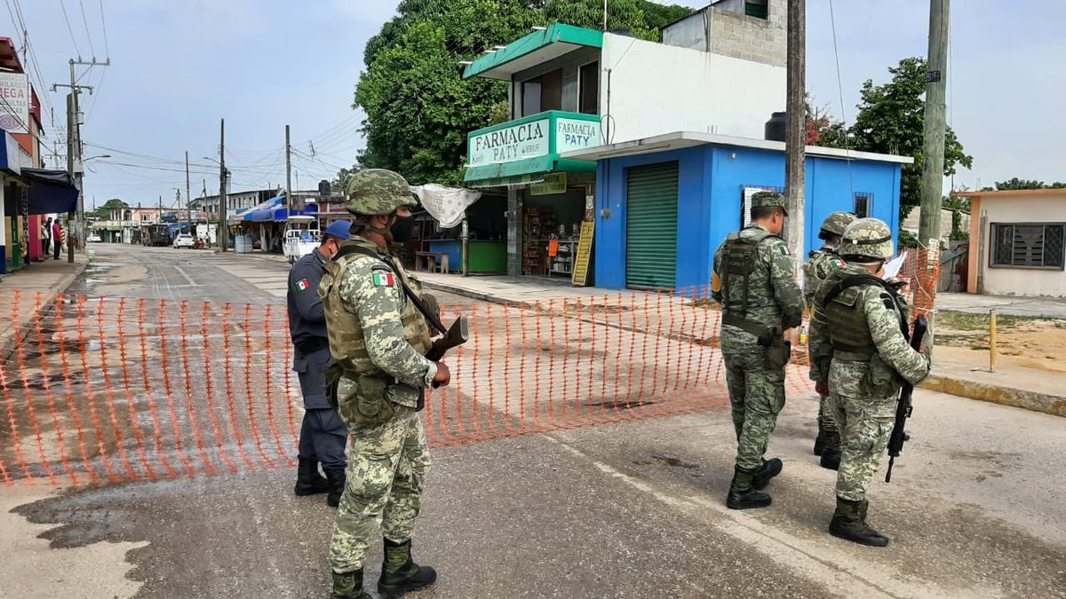 VickyRasgado84's tweet photo. Gracias a todos los compañeros que hicieron posible la limpieza de nuestro centro de V.Cuichapa en #Moloacán. Gracias también  a nuestro Glorioso Ejército Mexicano @SEDENAmx que con el #PlanDNIII nos apoya a promover la salud y la participación ciudadana. https://t.co/aCLi1CrrKS