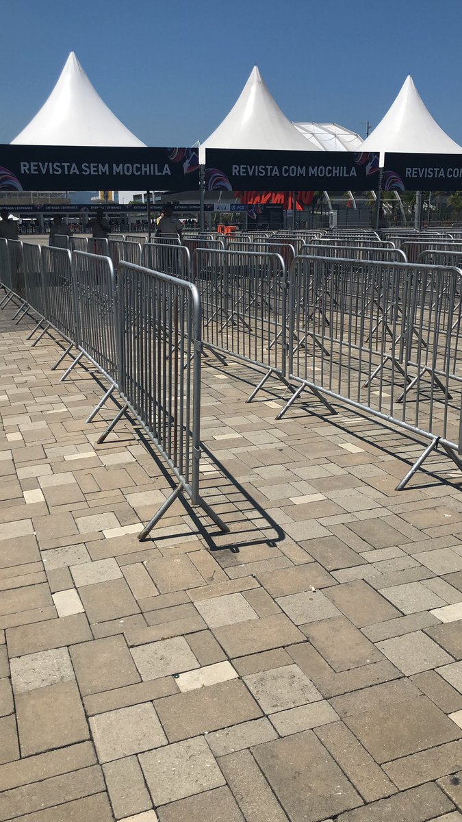 gabrielbandeir_'s tweet photo. Já to aqui na fila gente #LoverTour 😍 https://t.co/51jTdgoE0o