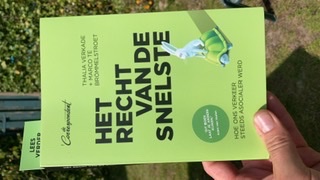 JanHopstaken040's tweet photo. Mobiliteit op een ander manier bekijken!? Geweldig boek zojuist gelezen!! @fietsprofessor @tverka https://t.co/iqnkL4bQ2g