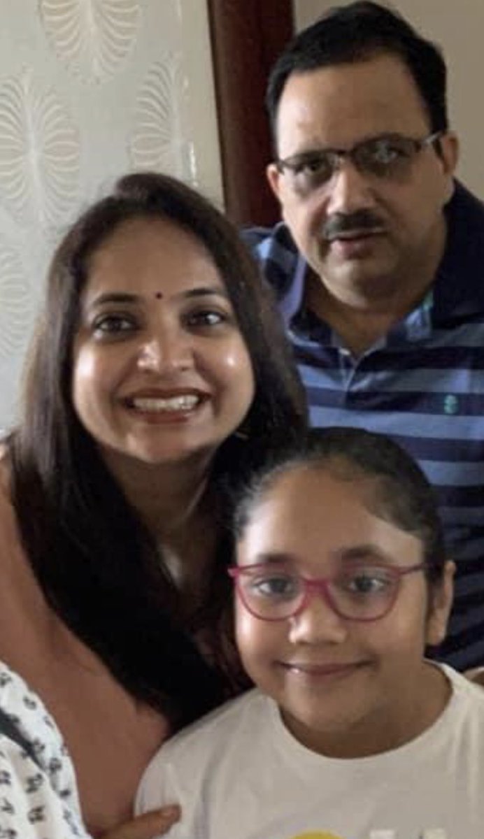 YuthikaSharma's tweet photo. Hey @ScotchBriteIN #BindiNotRegressive I’m a Infertility and laparoscopic surgeon of 15 years experience with more than 5000 laparoscopic surgeries and more than 2000 IVF ICSI cycles. I wear Bindi with pride. https://t.co/LRnEM027Gf