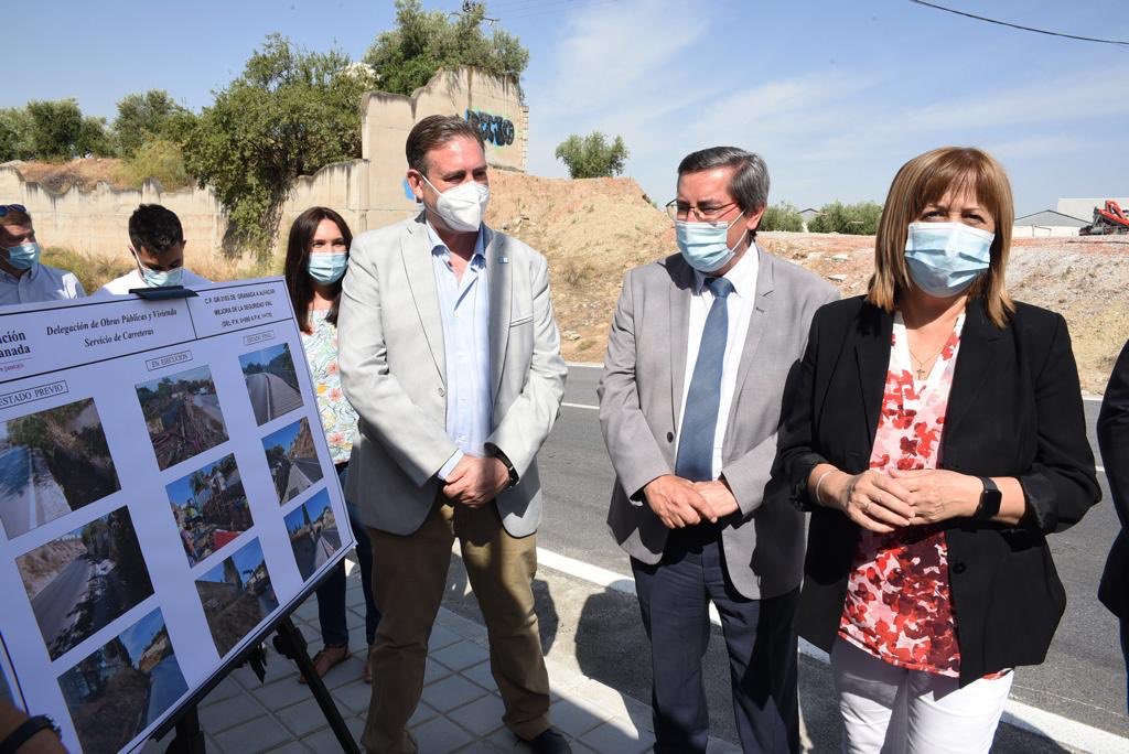 _PepeEntrena's tweet photo. En #Jun,visitando las obras d mejora d seguridad en la carretera q conecta la urbanización Bartodano con el núcleo histórico del municipio.Una iniciativa planteada por el anterior alcalde @JoseantonioJun concretada y ejecutada con la actual alcaldesa @Asuarezm. ¡Enhorabuena! https://t.co/79HxHGFdzQ