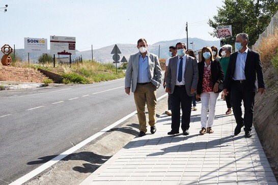 _PepeEntrena's tweet photo. En #Jun,visitando las obras d mejora d seguridad en la carretera q conecta la urbanización Bartodano con el núcleo histórico del municipio.Una iniciativa planteada por el anterior alcalde @JoseantonioJun concretada y ejecutada con la actual alcaldesa @Asuarezm. ¡Enhorabuena! https://t.co/79HxHGFdzQ