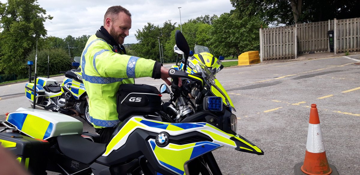 DerbysRPUBikers's tweet photo. Latest addition to our fleet of bikes has arrived. The #BMW #GS850 Here we see @TrafficCopsUK TV star and all round Hero, Pc Dave Mac beside himself with excitement at being first to ride the brand new kit. Or is he just grumpy in general.? No one wants to scratch it 🤣. https://t.co/wGQ4TlfDwe