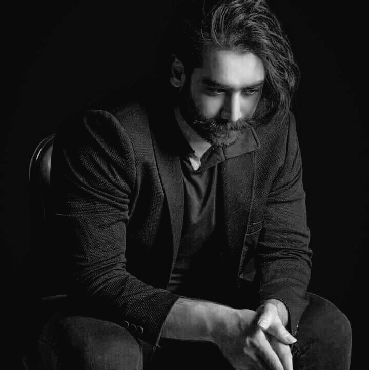 اس راہِ محبت کی تم بات نہ پوچھو، 

 انمول جو انساں تھے بے مول بِکےھیں،

💔

#بزم_شاعری 

#آوارگی