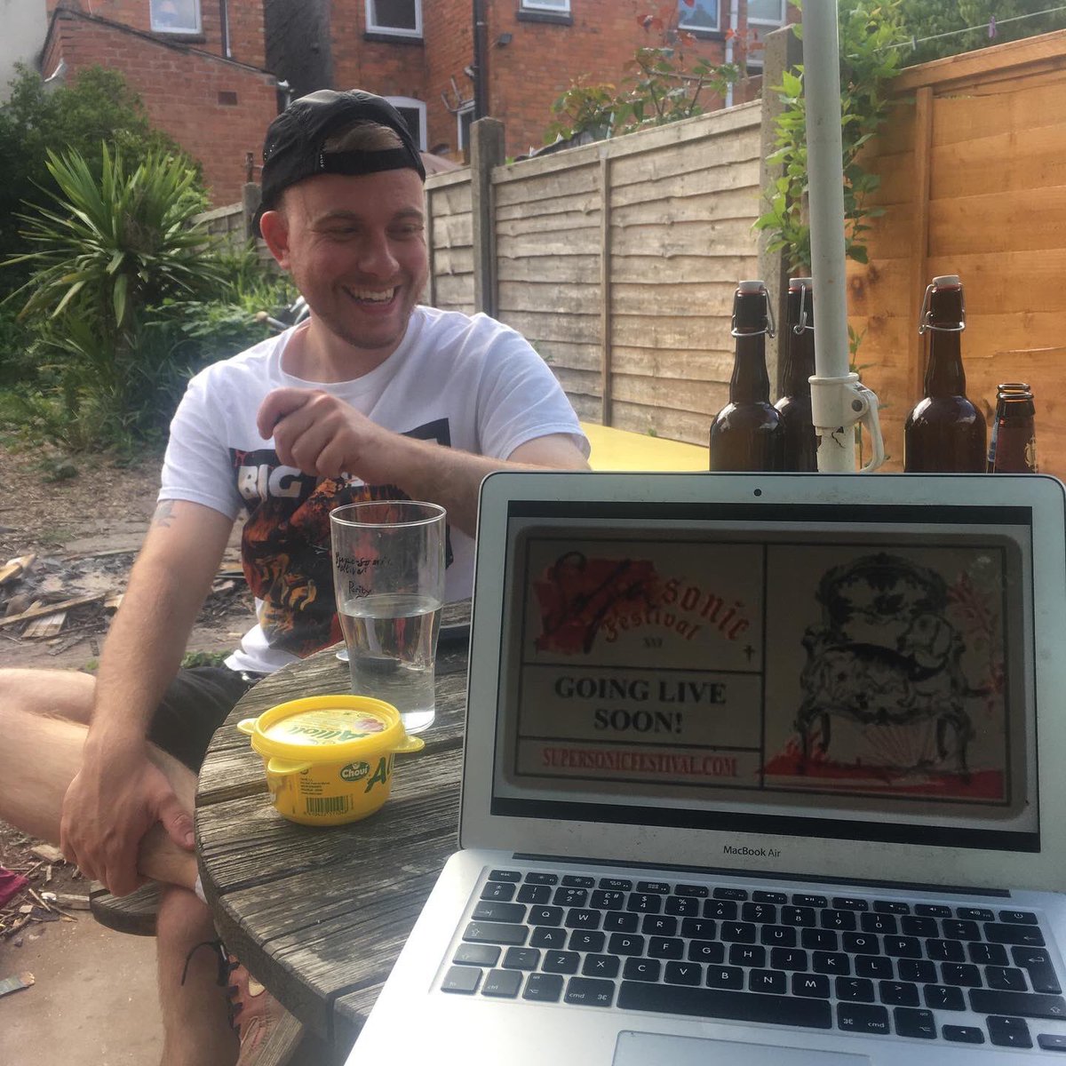 jonnygraney's tweet photo. This day last year we were preparing for @supersonicfest birthday!
We thought we wouldn’t get to see it this year but thanks to Supersonic fest we get to experience all the love and joy from our gardens!! #sofasonic #supersonicfestival #birmingham https://t.co/7kDl3a58Me