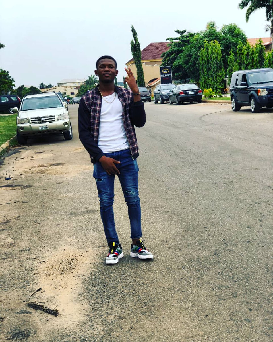 h_berryofficial's tweet photo. I know I'm not fine like @michaeljackson and I'm not as hot as @2niteFlavour but at least I love my country ๐ณ๐ฌ please show me some love #AddictedbyNiniola #NDDC #WizkidAt30 #Legend #Davido #burnaday #Machala #ManchesterUnited https://t.co/ABGAyRg1p5