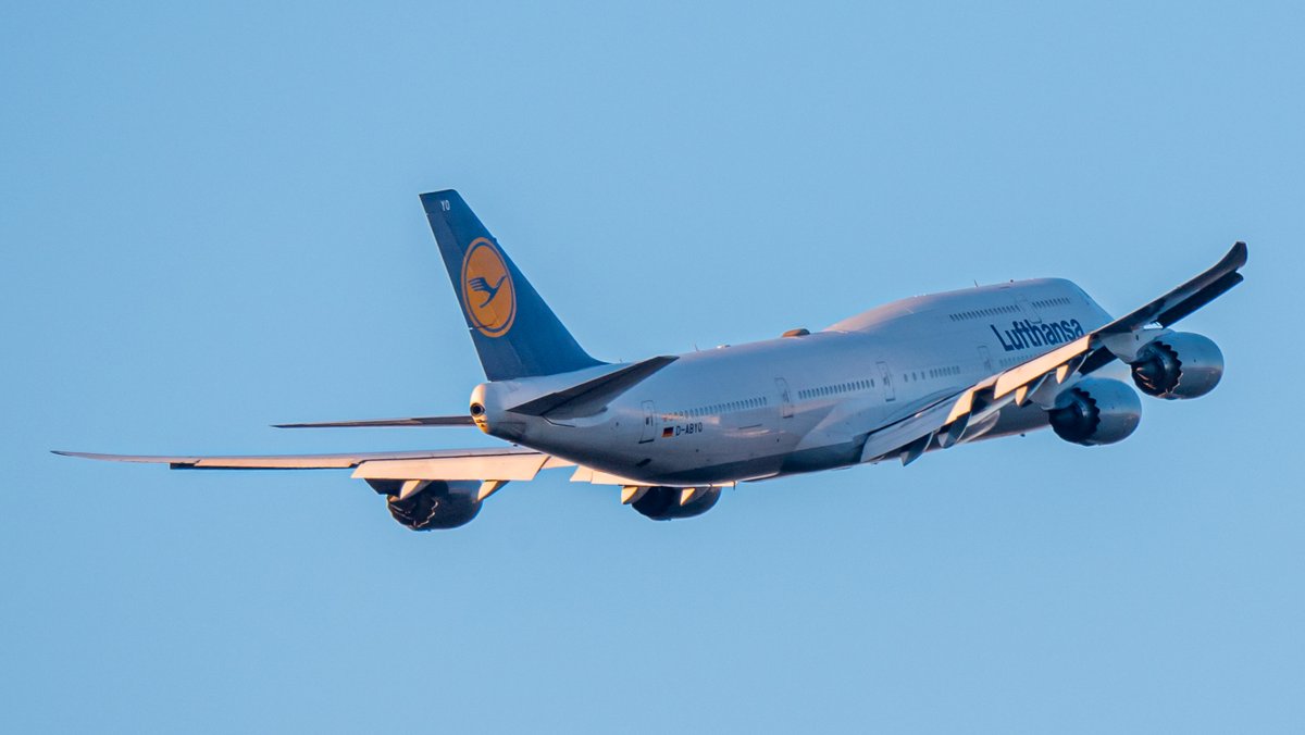Boeing 747 departing from Frankfurt Airport.