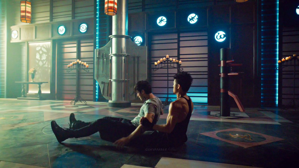 I never really saw what they're doing before. Magnus is taking such good care holding him with his legs, look at his face, trying to hold him as he gracefully flops.
