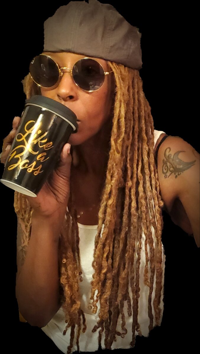 soulchildcoffee's tweet photo. The founder of Soul Child, Mrs. Kim, loves sipping her coffee “like a boss”!
#coffeelover #coffeefanatic #likeaboss #sippingcoffee #coffelove https://t.co/wIG2BpPei4