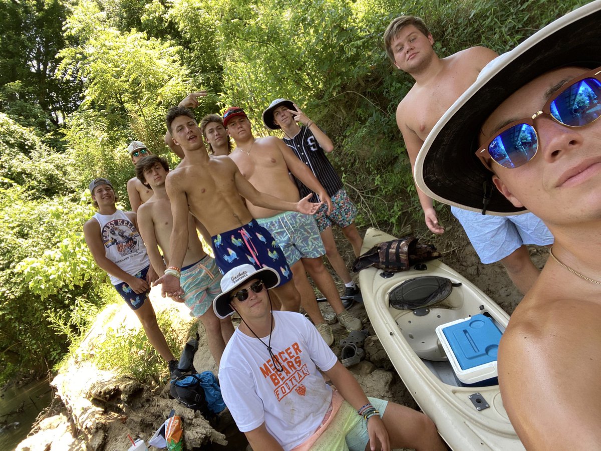 chrisrandall44's tweet photo. Football guys are Kayakers too! #CalhounFootball #united 
🐝🏈 @ReedRandall53 @CHSJacketsFB @calhountdclub @RecruitGeorgia @NwGaFootball https://t.co/KBky6rtH9d