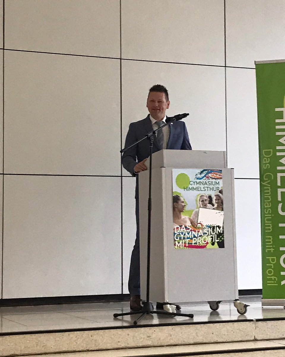 GymHim's tweet photo. Auch hier noch einmal offiziell: Die #Fohlenkoppel hat einen neuen Schulleiter!

Ab sofort führt Herr Andreas Kruse das Gymnasium Himmelsthür an.

#ForzaFohlen https://t.co/jJOmON2CS7