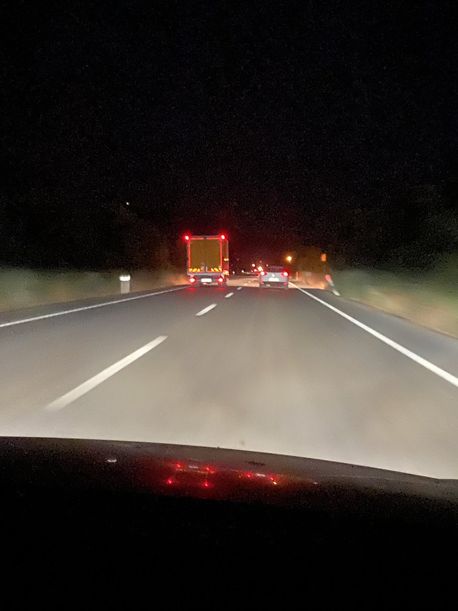 35 AOL 147 plakalı PTT aracı 17 Temmuz, 21.35 saatinde Emecik-Datça merkez yolu üzerinde defalarca tehlikeli sollama yaparak karşı yönde ve aynı yöndeki araçlar için tehlike yaratmıştır ve an itibariyle hala devam etmektedir. <a href="/PTTKurumsal/">PTT AŞ</a> <a href="/datcabelediyesi/">Datça Belediyesi</a> <a href="/muglabsb/">Muğla Büyükşehir Belediyesi</a>