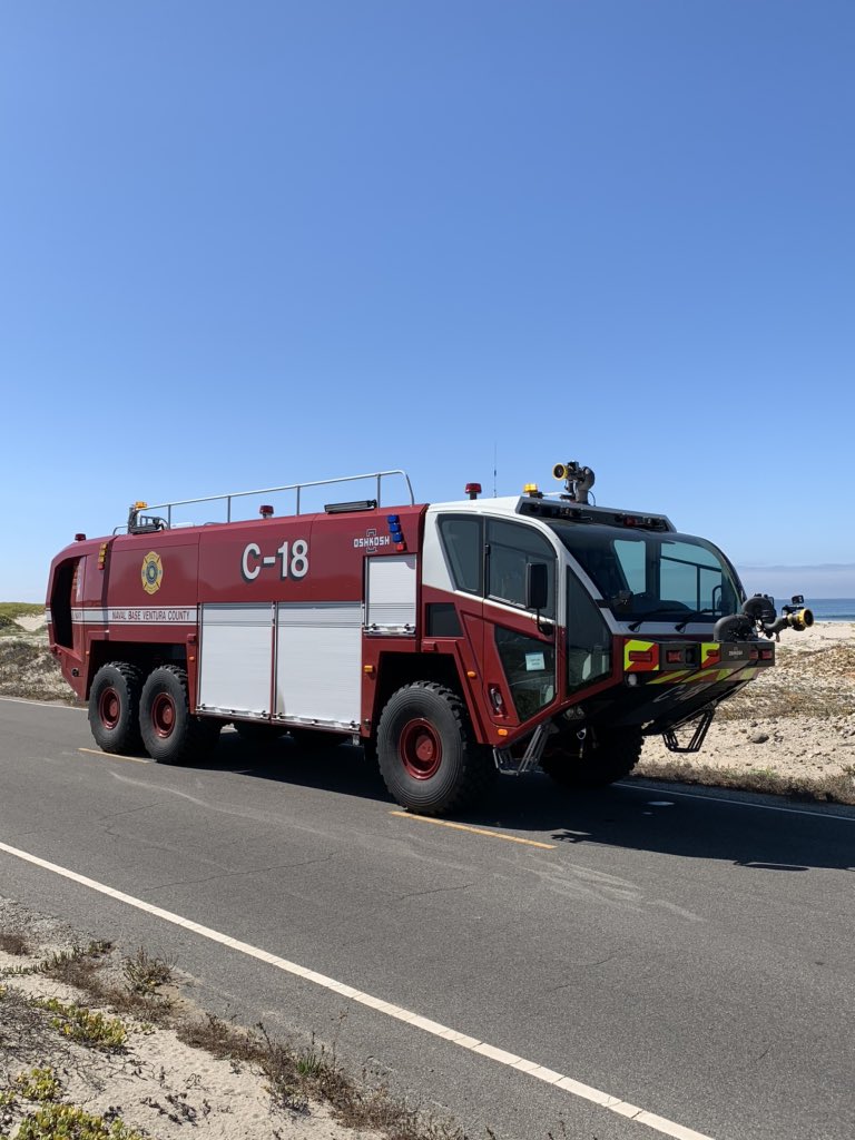 FedfireQ73's tweet photo. Federal Fire Ventura County newest addition to the ARFF station. 2020 Oshkosh Striker 3000 6X6. This thing is massive! Crash 18 will be in service within the month. @AirportProducts https://t.co/DvXYnquqRJ