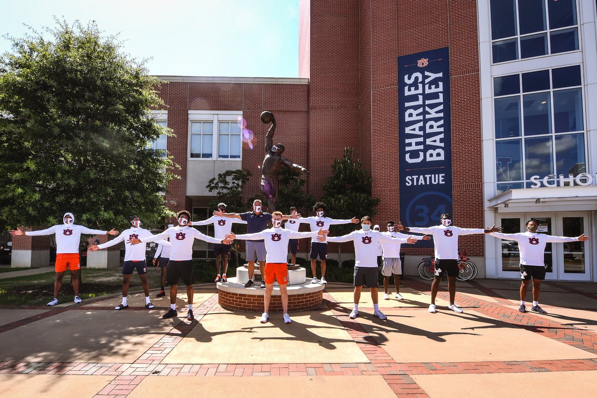 The Auburn Mens Basketball Team is maintaining their social distance, along with Charles wearing masks, spending time outside and constantly washing hands! We gettin through this! <a href="/AuburnTigers/">Auburn Tigers</a>