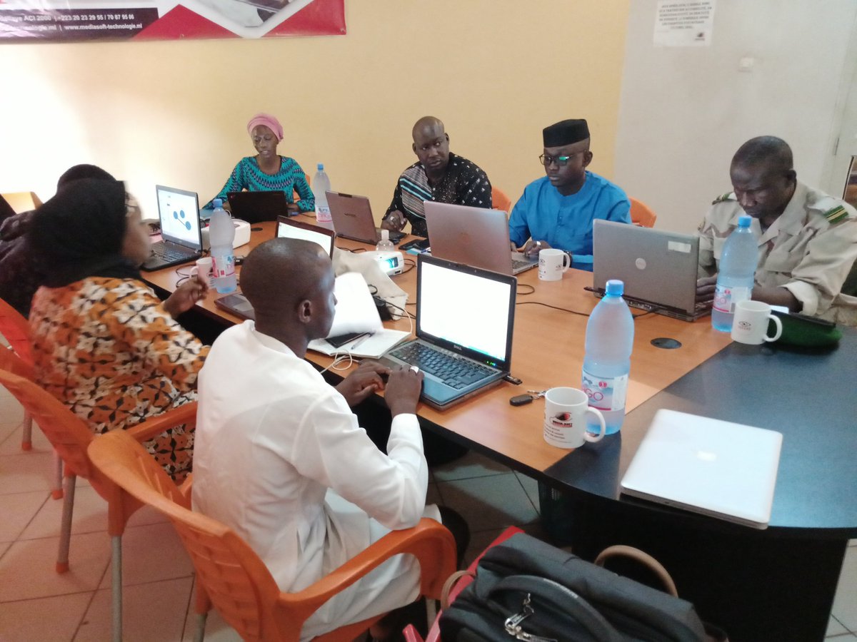 MediasoftTechno's tweet photo. Dernier jour de formation avec les agents de la @FAMa_DIRPA.
Suite et fin: Présentation PowerPoint et Excel Avancé.
@MediasoftTechno
#formationprofessionnelle
#informatique
#bureautique
#formationpowerpoint
#formationexcel
#Mali https://t.co/KYofyJ1I03