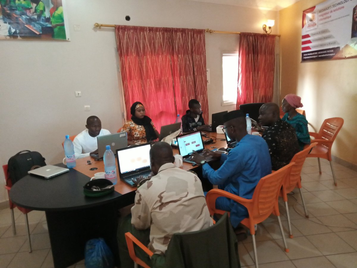 MediasoftTechno's tweet photo. Dernier jour de formation avec les agents de la @FAMa_DIRPA.
Suite et fin: Présentation PowerPoint et Excel Avancé.
@MediasoftTechno
#formationprofessionnelle
#informatique
#bureautique
#formationpowerpoint
#formationexcel
#Mali https://t.co/KYofyJ1I03