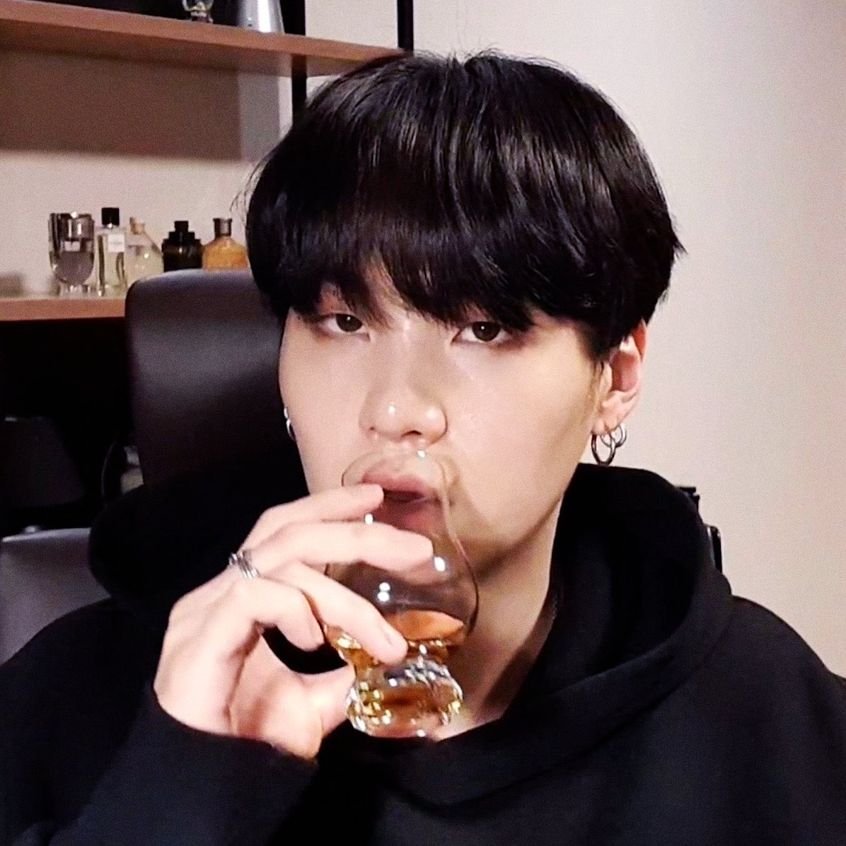 You sat with your best friend drinking the night away when yoongi looked at you and sighedNoona you never ask why I don't dateI thought you were just waiting for the right girl yoongi Yeah I am waiting for you he said before leaning in and stealing a kiss that lead to more