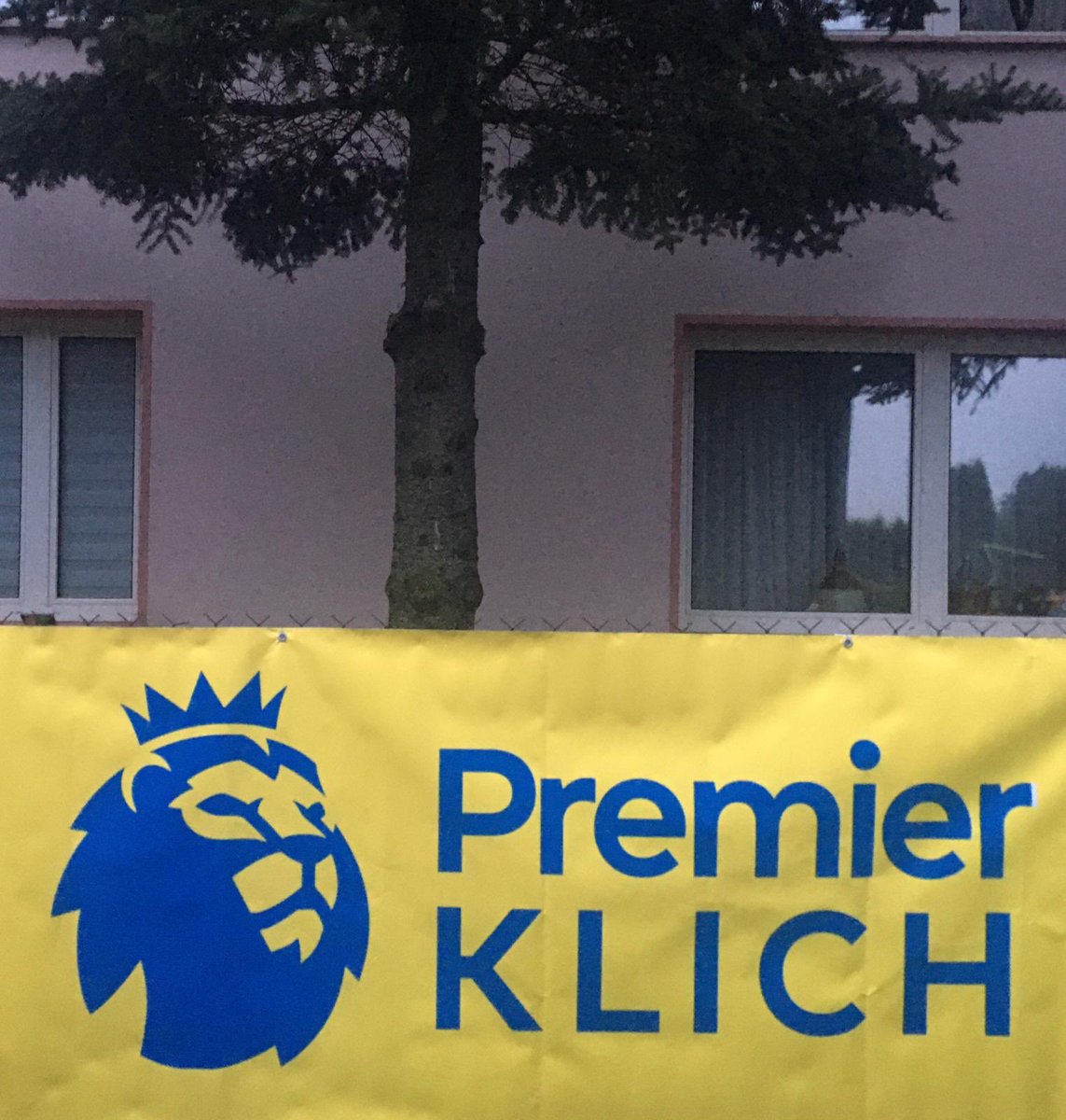 PhilHay_'s tweet photo. The scene outside Mateusz Klich’s home in Tarnow, Poland. Banner was sent to the family by Polish Leeds fans last year. Worth the wait. https://t.co/6NBYsC5jaD