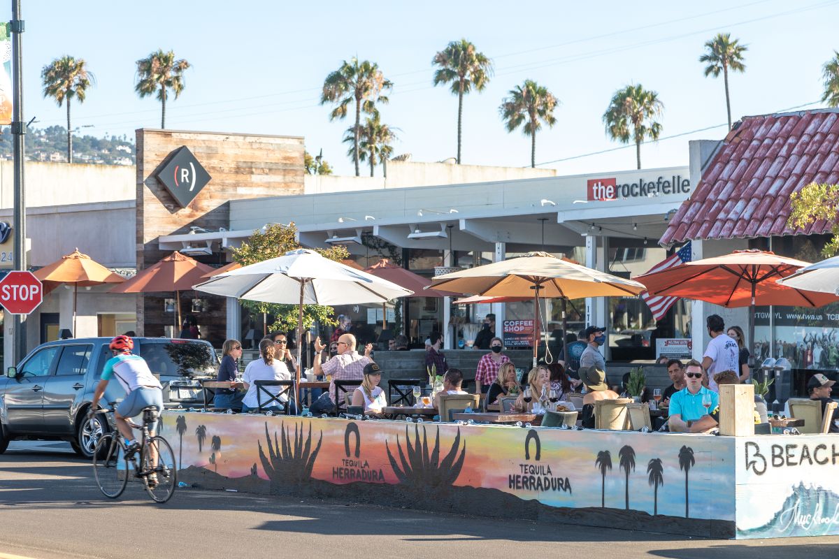 EatRockefeller's tweet photo. Come dine with us outdoors ☀ - https://t.co/BiLTKaO3Mp https://t.co/icoS98g5wP