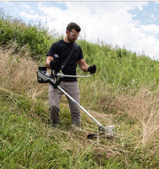 Caseylrand's tweet photo. Tough jobs require tough tools! Our 82TB16 is up to any challenge! @greenworkstools #batterypowered #greenworks #greencommunity #commercialgrade https://t.co/ycy5bPAXAe