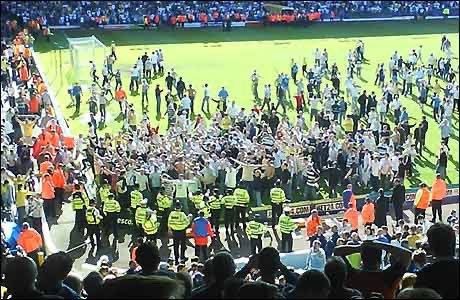 Leeds 1-1 Ipswich 28/4/07A match that effectively condemned us to 3rd tier football for the first time in our history. The final minute of injury time was delayed by 20 minutes due these “fans” invading the pitch...