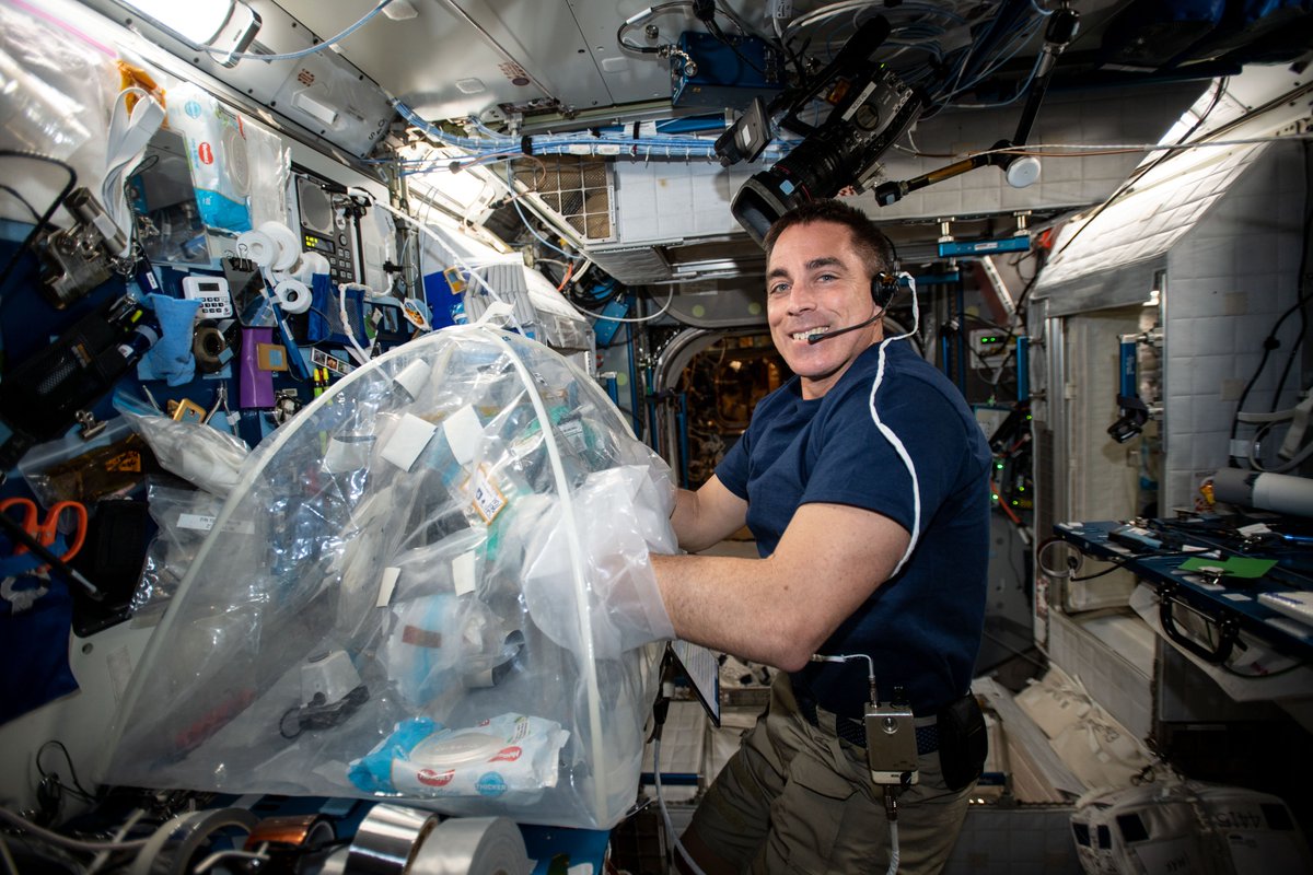 NASAJohnson's tweet photo. Would you get bored eating the same foods every week? Astronauts complete weekly “food acceptability” surveys for NASA’s Human Research Program to study how a repetitive menu affects astronaut health, which will be important for long-duration missions. https://t.co/VzNwhtghqA https://t.co/jcj12X7Fi6