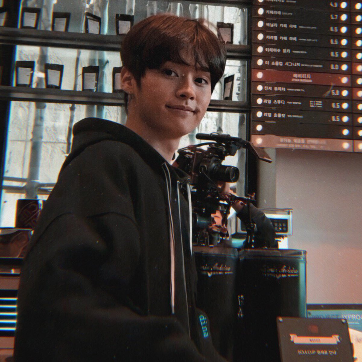 skzbts_aestetic's tweet photo. 𝗣𝗼𝘀𝘁 𝟯: 𝗟𝗲𝗲 𝗠𝗶𝗻𝗵𝗼
Пост 3: Ли Минхо

#StrayKids 
#straykids_go 
#straykidsminho
#minho
#SKZ_HelloStranger 
#StrayKids엠카 https://t.co/Z7Uo6nZ5Ym