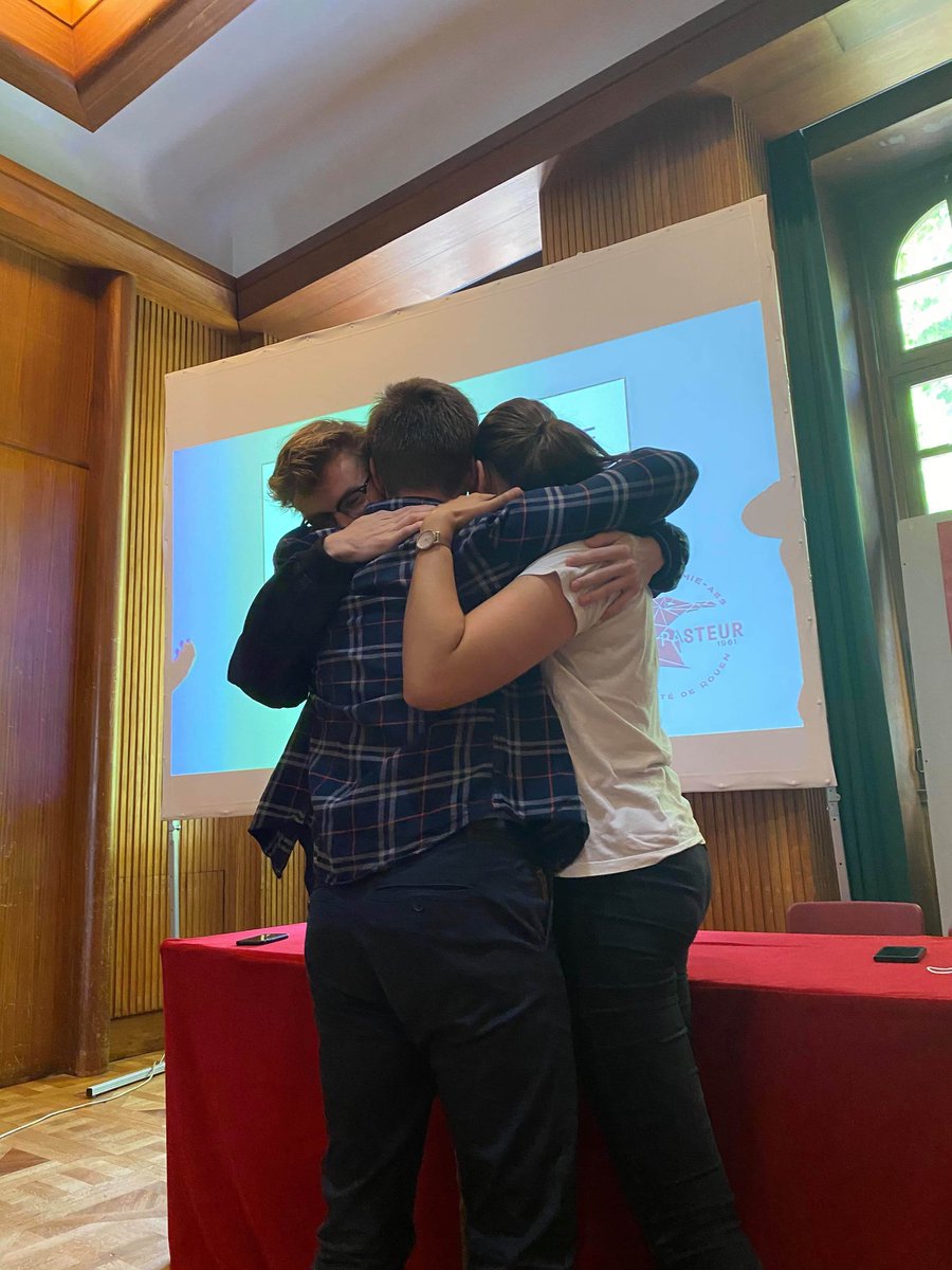 Félicitations au bureau sortant ❤ Merci à @Xavier_FEDER, <a href="/Boutry_Emile/">Emile</a> @Quentin_FEDER Inès L et Aimade M pour cette année riche en émotions et en ambitions, vous laissez derrière vous une association plus forte que jamais 🐧