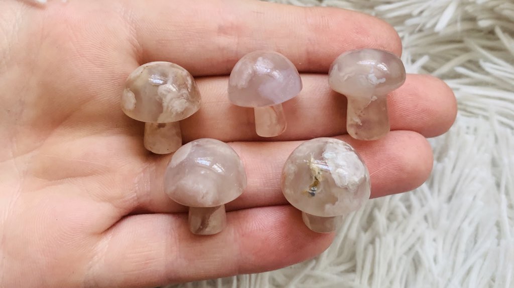 artbyjacstudio's tweet photo. 🌛🍓✨ My Update is LIVE! ✨🍓🌜

Pendants $25
Cabochons $3+
Crystals $6.5+
Towers $10+
and more!

Shop “new to old” to see today’s new items first!

Available on https://t.co/wCoptwZYFX 

⬇️ Comment below what you got! ⬇️ https://t.co/U8FaWOr68D