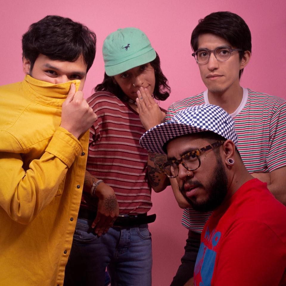 Déjate envolver en colores, baile, persecuciones y luces psicodélicas con el video que <a href="/HolboxOficial/">HolboxOficial</a> se armó para ilustrar "Banana Yoshimoto". bit.ly/3eM10lX 🌈