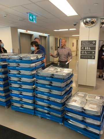 TorontoGraceHC's tweet photo. A big #ThankYou to Maple Leafs Sports &amp; Entertainment for supporting front-line workers! Toronto Grace staff receiving complimentary meals again today from giant kitchen at Scotiabank arena. As our Toronto teams are now returning we wish them all well. #BringTorontoBack https://t.co/7hZ3XWyJtE