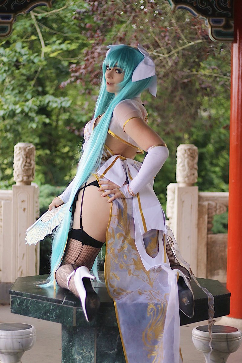 AnnaLynnCos's tweet photo. It's missing Miku hours 😭💙💙 this shoot was from two years ago omg 😭

Luka bb @DarthNancy 
📸 @AbstractAlice #cosplay https://t.co/udwiAHAhhR
