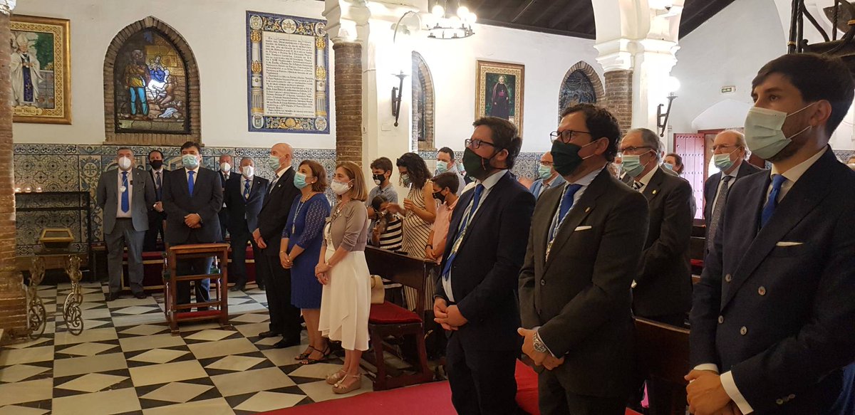 DiocesisHuelva's tweet photo. D. José Vilaplana se despide de la diócesis desde el Santuario de la Cinta y regala a la patrona de Huelva una mitra con su lema episcopal. Previamente ha bendecido una rosaleda con su nombre en los jardines del santuario. https://t.co/UANE0LXQ0I