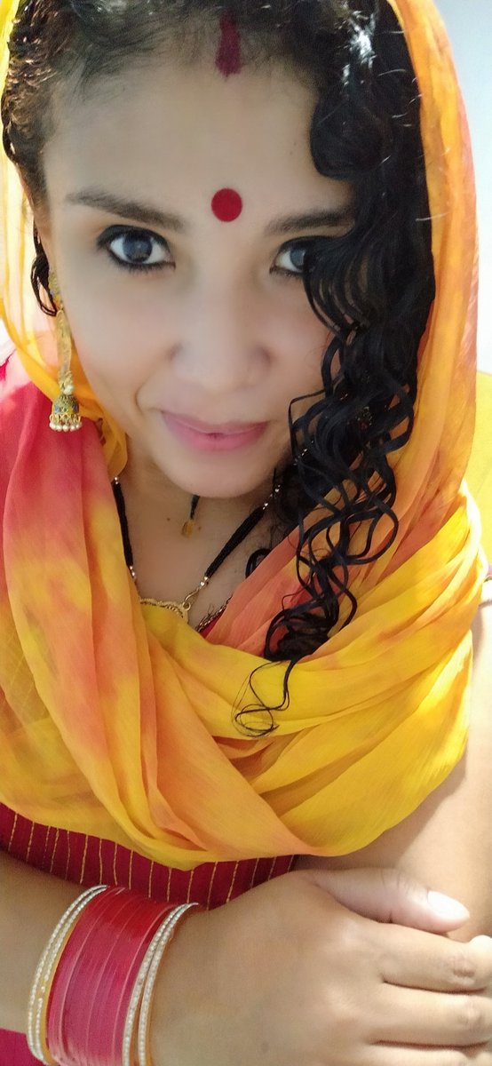 Ciane_Lima_'s tweet photo. Just a bindi adds a lot to a woman's beauty.. 
Happy for my bindi and sindoor.

#BindiTwitter #BindiNotRegressive #JhumkaTwitter #Indian #Brazilian https://t.co/miCT2K27aR