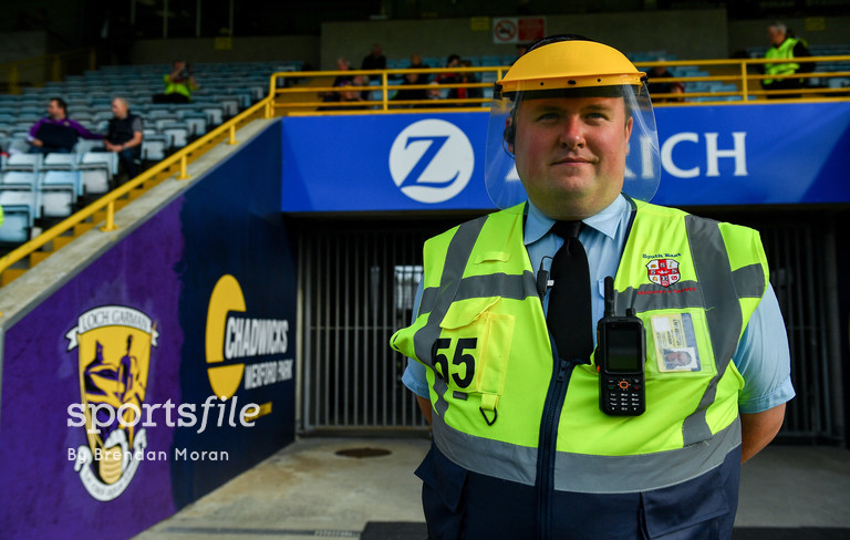 Security guard Gavin Nolan from South East Security wears a protective visor prior to the Wexford County Senior Hurling Championship Group A Round 1 match between Oulart the Ballagh and St Martin's at Chadwicks Wexford Park tonight.

📸 <a href="/sportsfilebren/">Brendan Moran</a> 

sportsfile.com/more-images/77…
