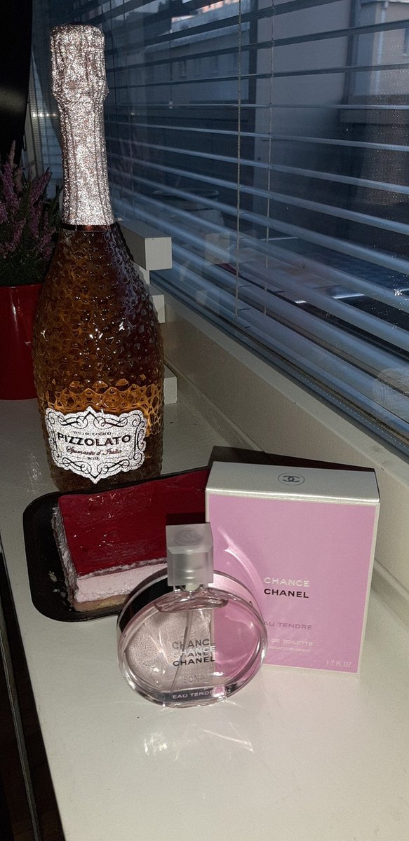 Vaaleanpunainen lie Syntymäpäiväni väri 💗