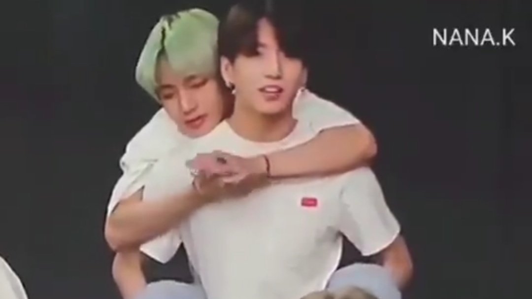 Who would ever forget a whole minute of Jungkook carrying Taehyung like this while the members are complimenting his baby for his Winter Bear look at their smiles!!!