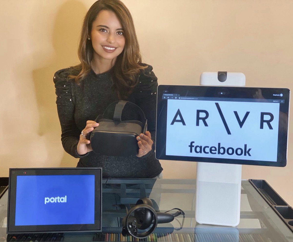 stephlunadesign's tweet photo. I can finally share the amazing news! I’m joining Facebook AR/VR as a Conversation Designer 🗣 I’m really excited to start this new chapter of my design career and be part of all the amazing things Facebook is building! 🙌🏻

#voice #facebookemployee #designer https://t.co/i62pv7zDas