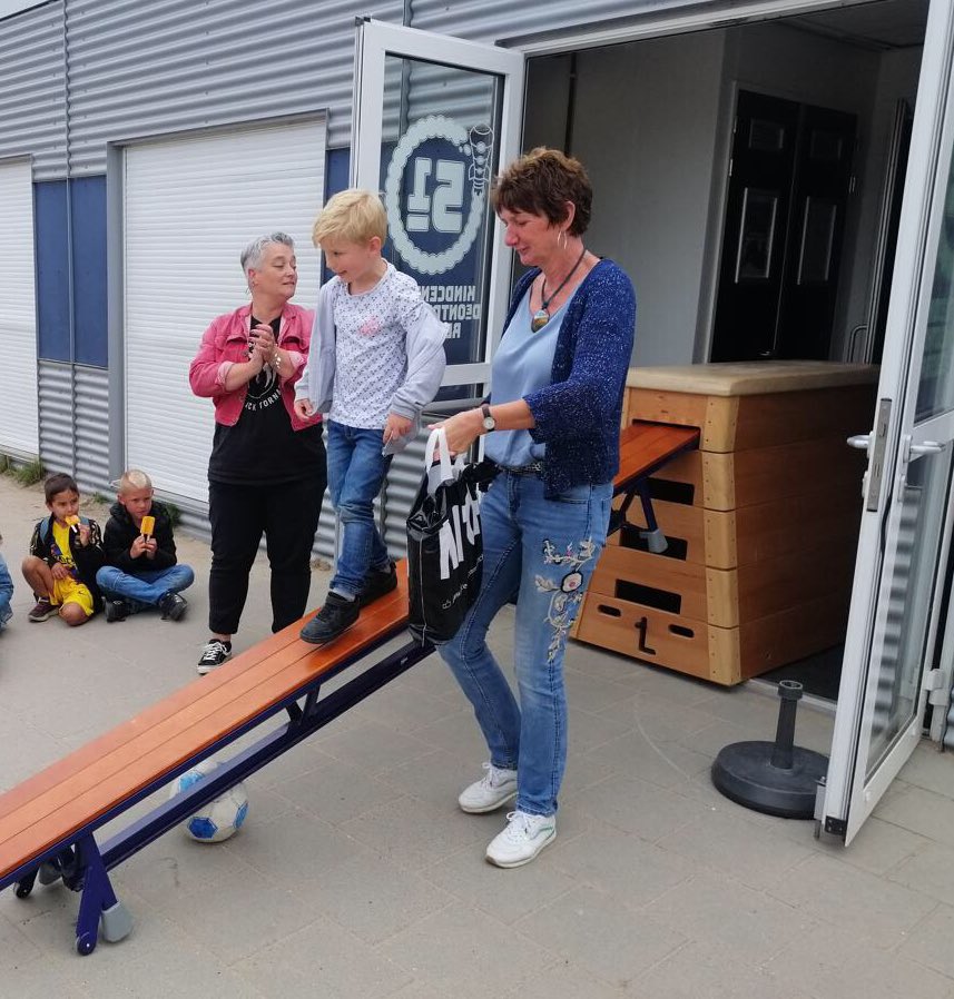 We sprongen en gleden de vakantie in. Onze peutergroep en school hebben vakantie. Maar het blijft heel gezellig bij De Ontdekkingsreizigers. Het kinderdagverblijf en vakantieBSO gaan gewoon zes weken door. Fijne zomer!