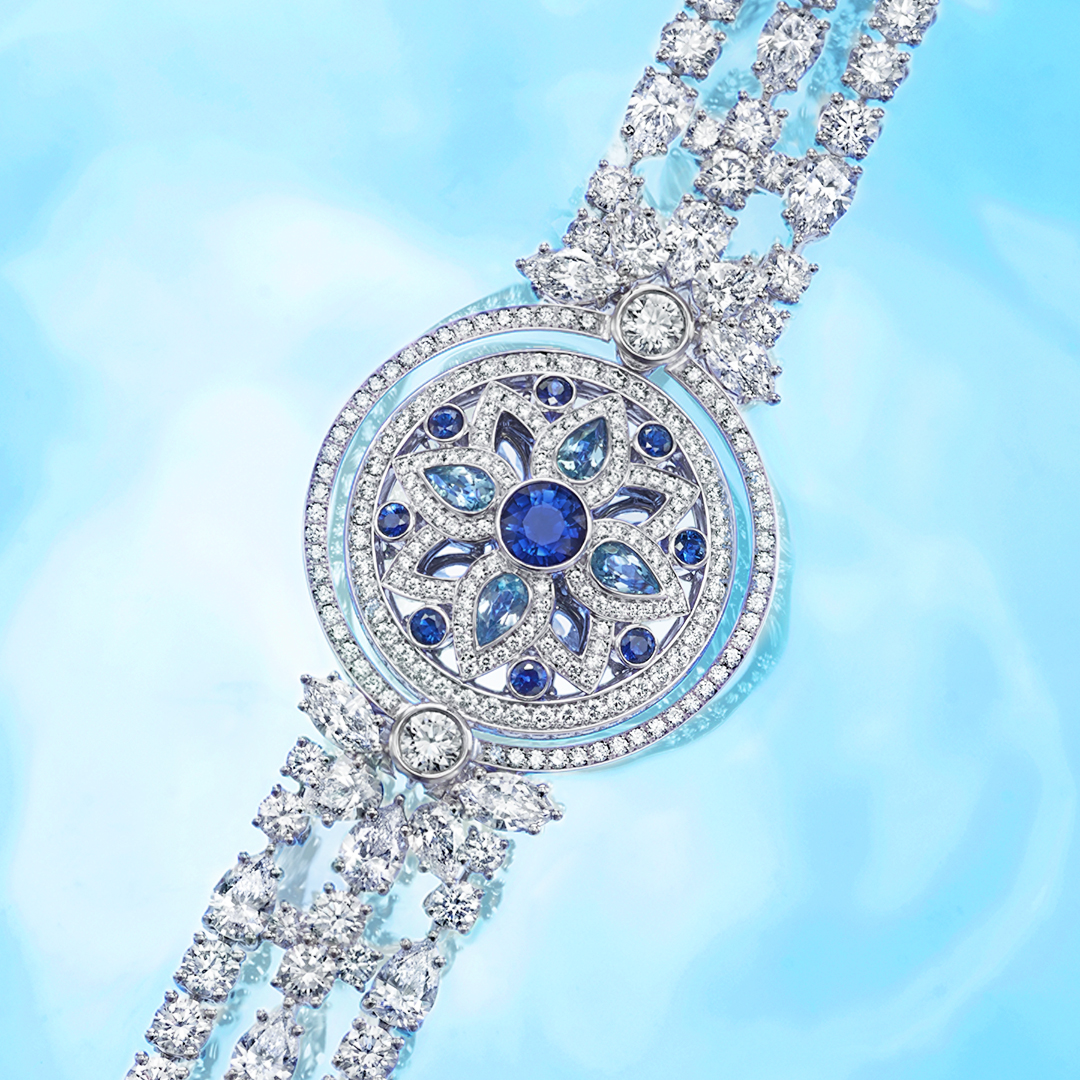 HarryWinston's tweet photo. Dive into the mesmerizing depths of a scintillating summer. Discover the House’s Secret Wonder jewels: https://t.co/9a2kaT0vk9 #HWSecrets #WinstonSummer #HarryWinston #HighJewelry https://t.co/fjZtelSfs2