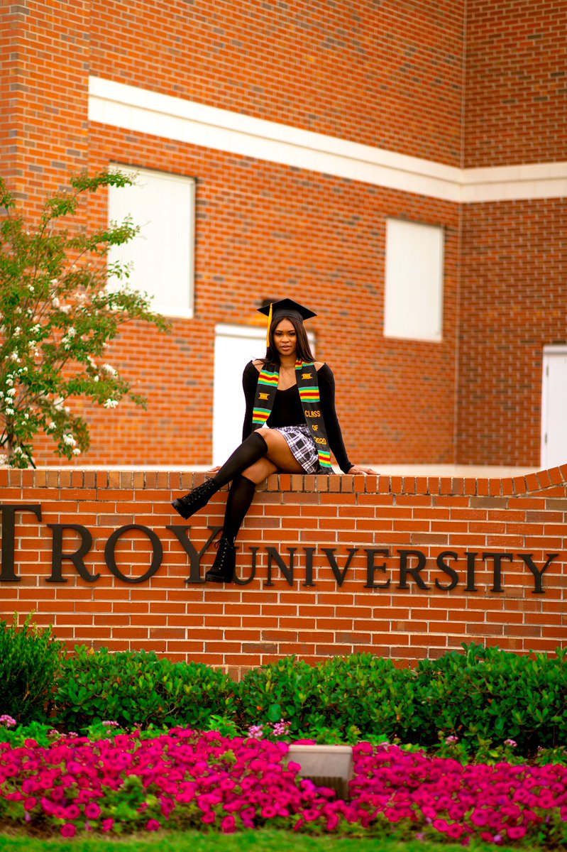 lexismoore13's tweet photo. 2 schools , 2 cities , 1 Major change and 5 years later ๐ฉ๐ฝโ๐ I will be graduating with a Bachelors of Science in Applied Health Science from Troy University next Fridayโผ๏ธ For me this is not a BIG FLEX โผ๏ธ This is just the beginning to something great ๐ #TroyU #Troy20 https://t.co/WB39CcAqyH